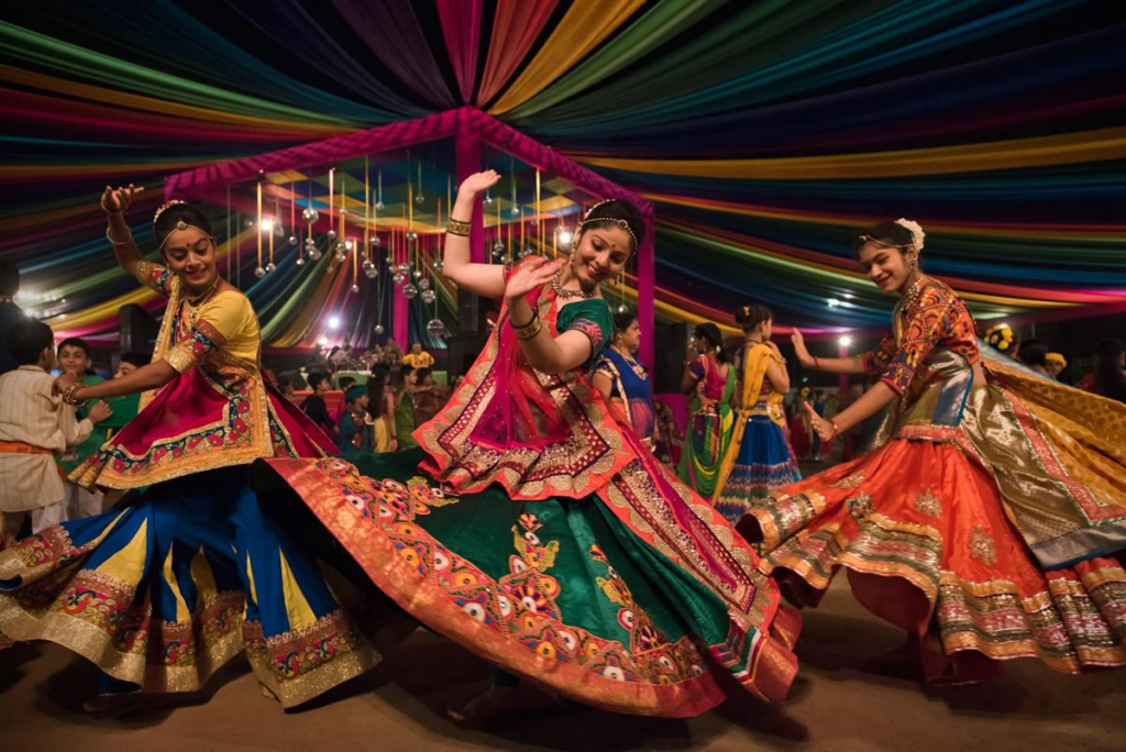 Navratri Garba Nights & Temple Celebrations Draw Crowds 1623d0817a308cdb3a8468f77f8bb155